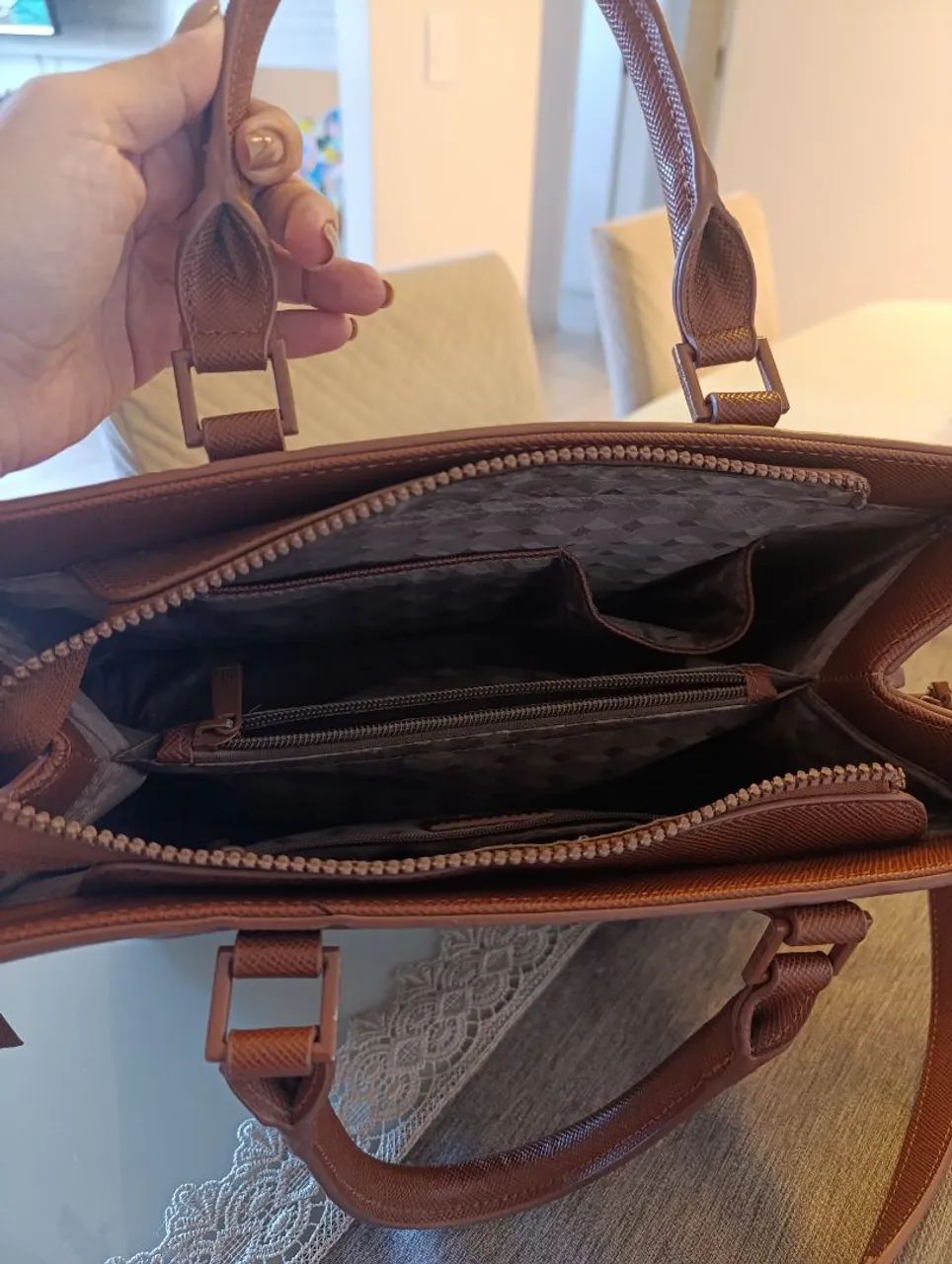 Bolsa Santa Lolla em perfeito estado, com alça transversal  - Foto 3