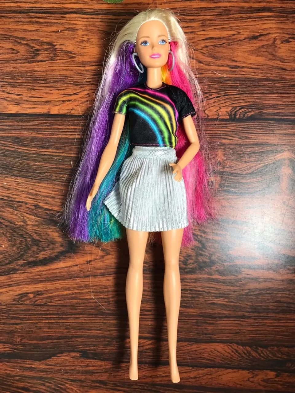 Boneca Barbie Cabelos Coloridos - Foto 2
