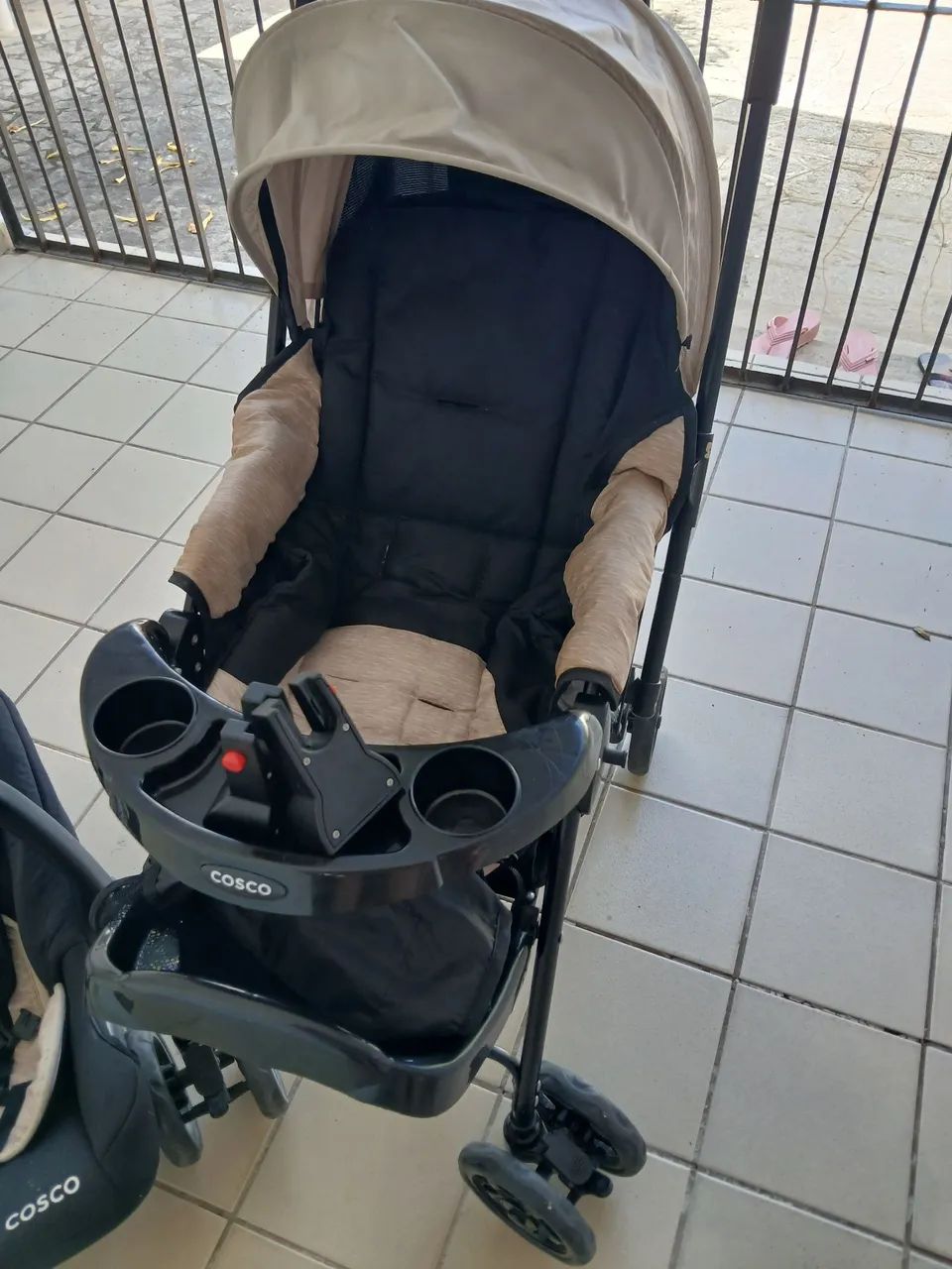 Carrinho de bebê com bebê conforto - Foto 3