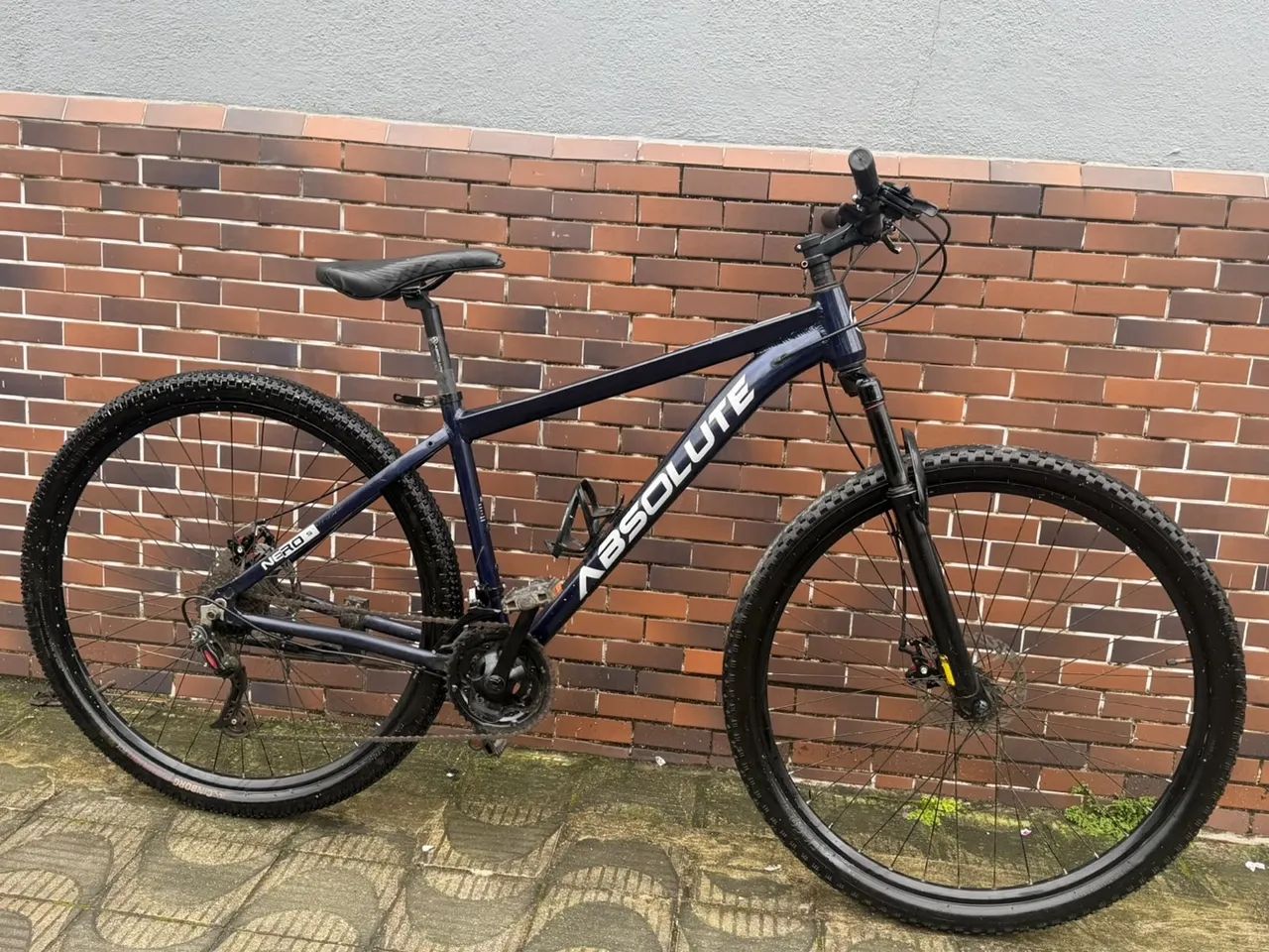 Bicicleta Absolute Nero freios mecânico 