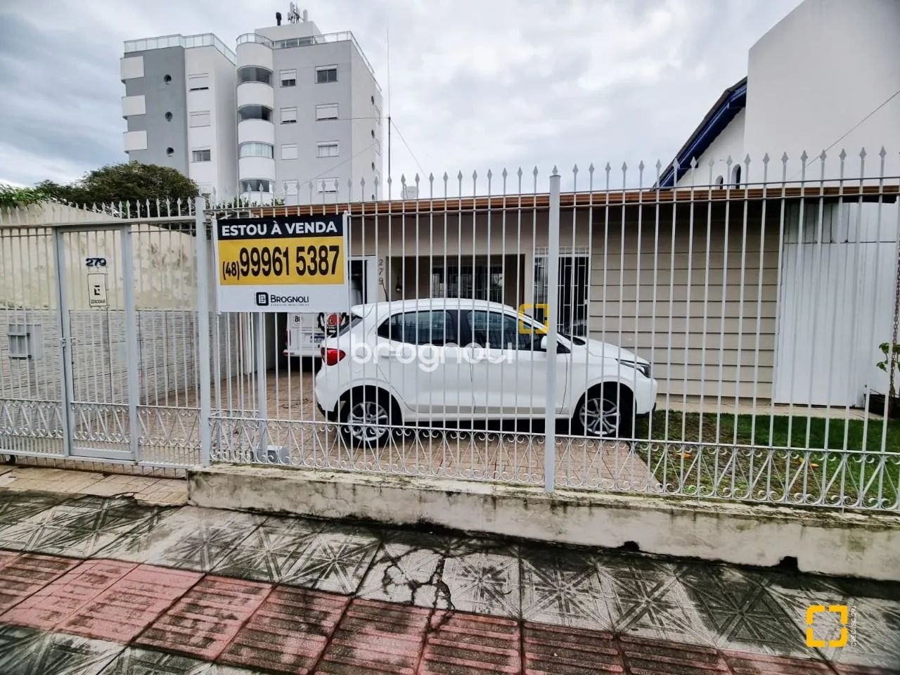 CASA QUATRO QUARTOS NO BALNEÁRIO