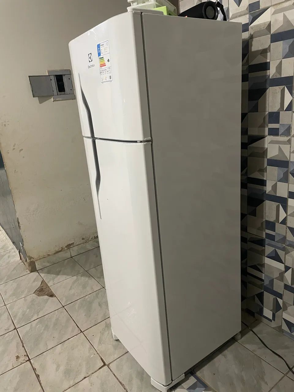 vende-se geladeira com menos de 1 ano de uso - Foto 2