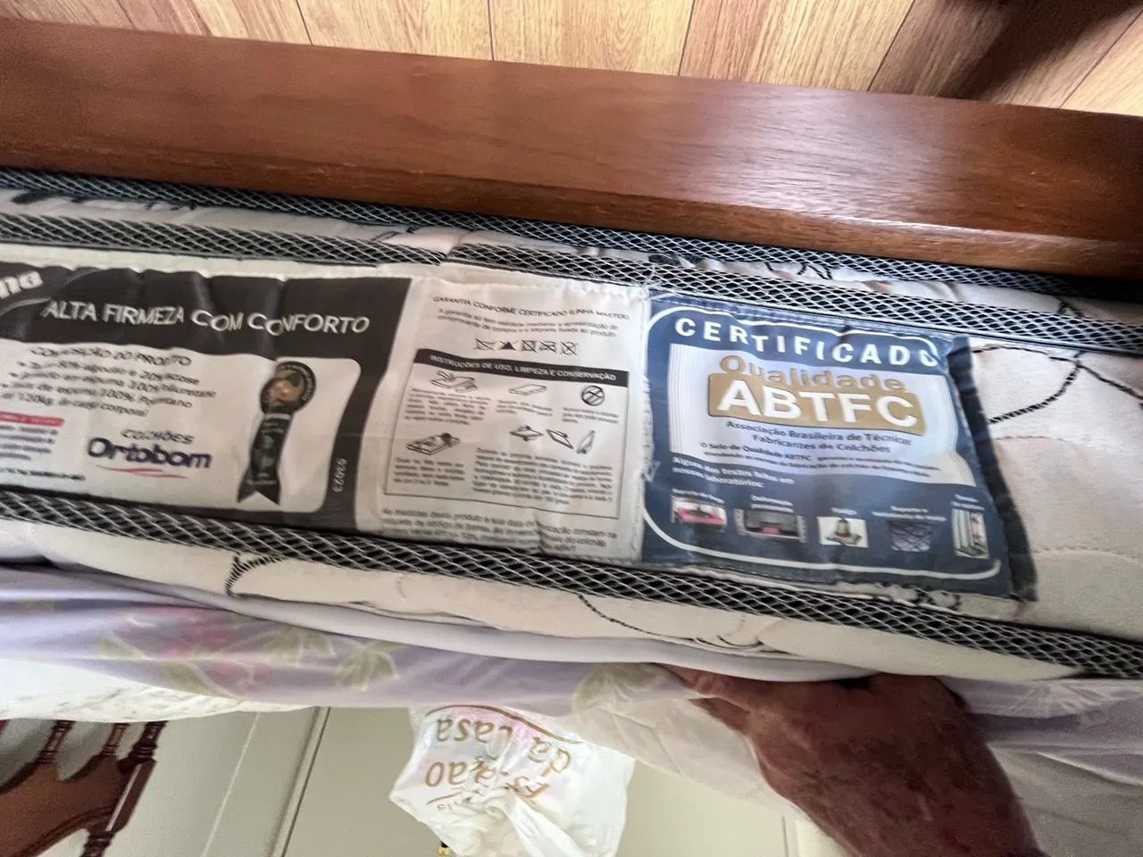 Vendo cama de casal com colchão  - Foto 3