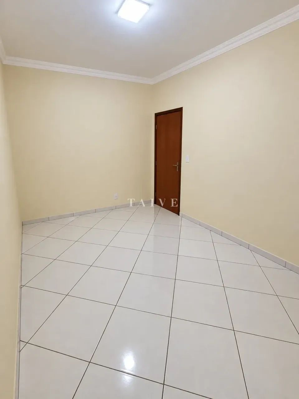 Casa à venda próximo à Jamil Scaff com 3 quartos (sendo 1 suíte), com quintal e ampla gara - Foto 4