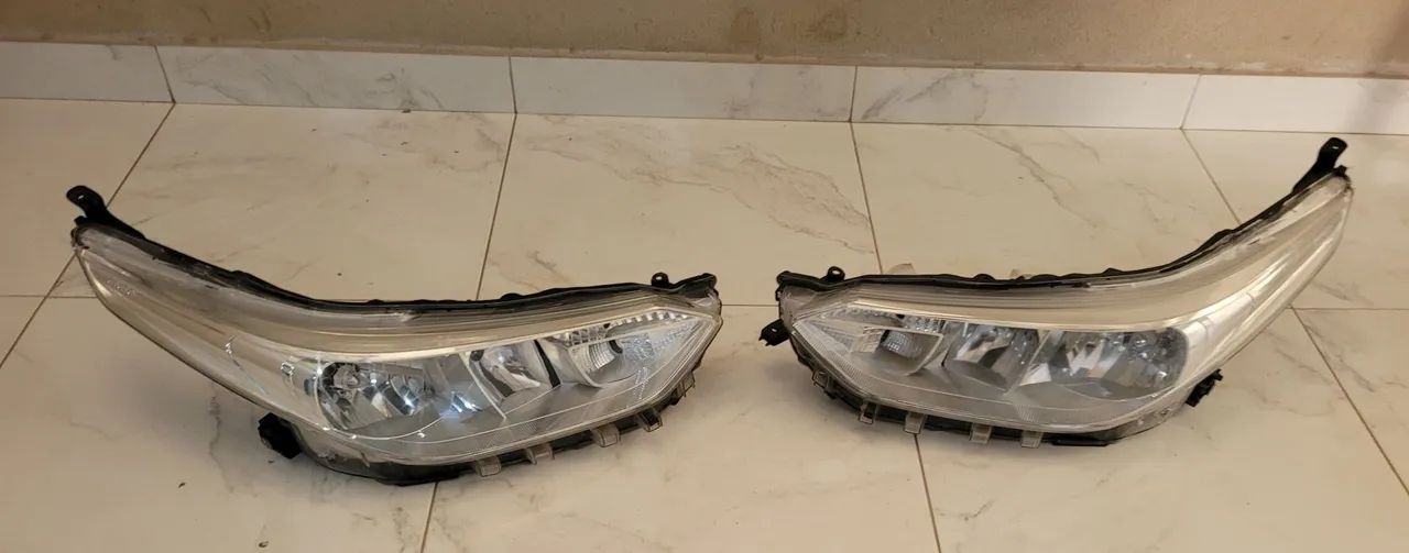 Par de farol yaris - Foto 2