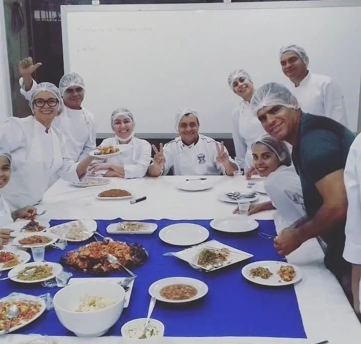 Disponível para extras  - Foto 3