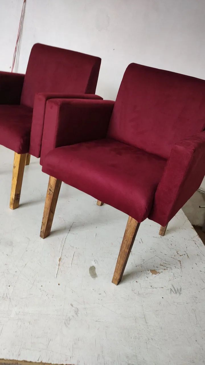 Poltrona decorativa pés de madeira maciça  - Foto 4