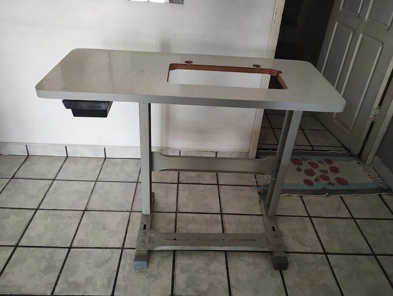 Mesa de máquina de costura 