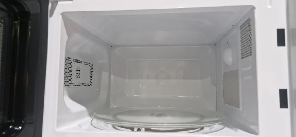 Microondas 20L ÓTIMO estado Midea - Foto 3