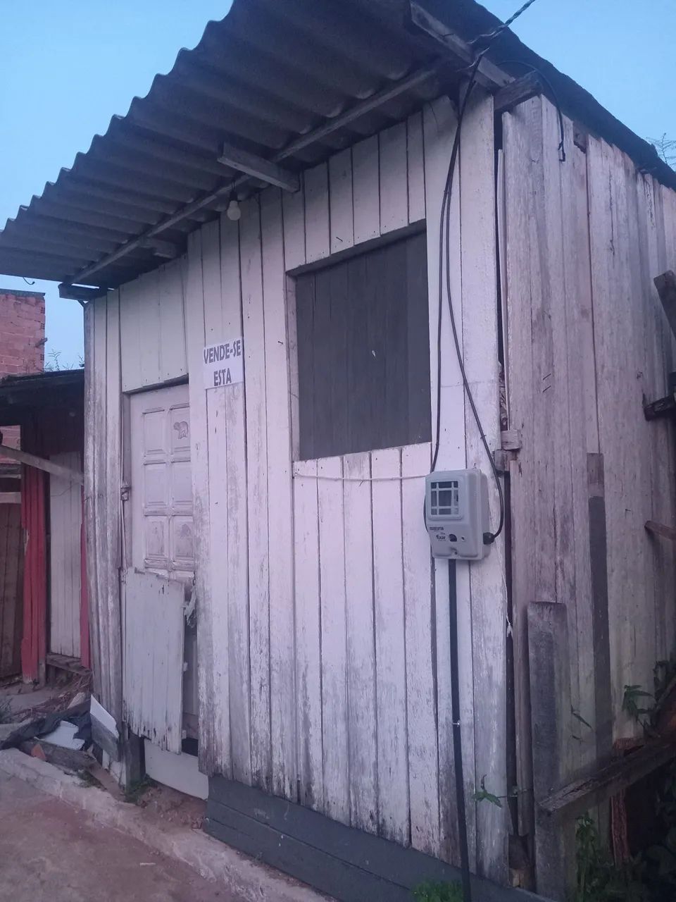 Casa de 1 cômodo de madeira.  - Foto 2