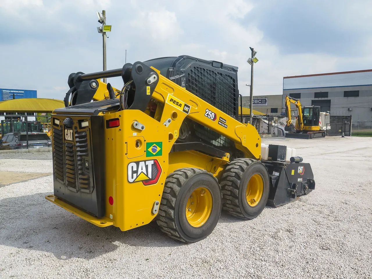 Mini carregadeira CATERPILLAR 250 2025 com 760h de operação - Foto 2