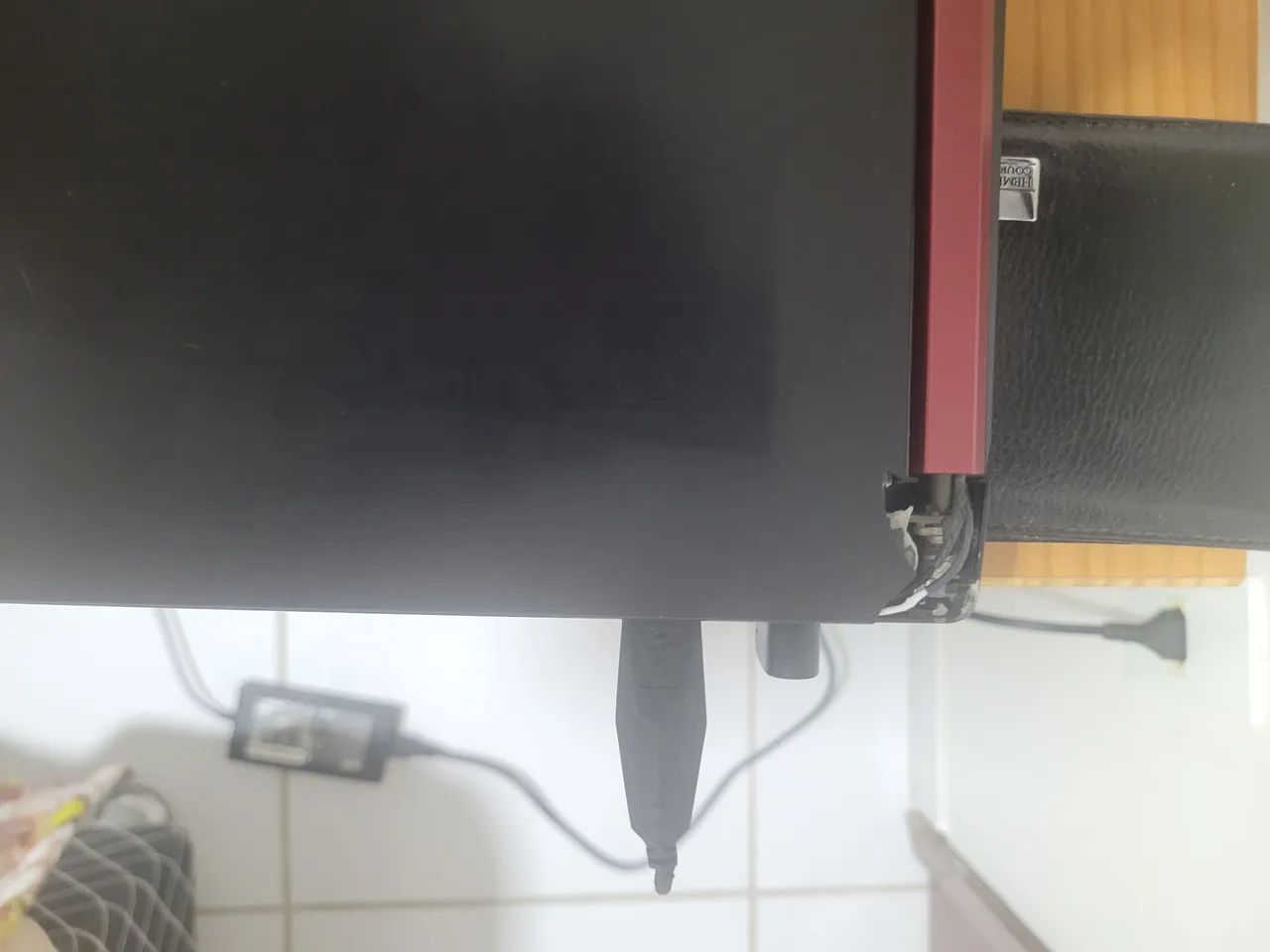 Vendo notebook acer nitro 5 gtx 1050 com detalhes na carcaça mas funcionando normalmente.  - Foto 4