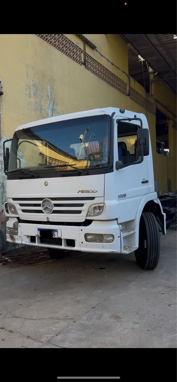 Caminhão Mercedes Bens Atego 1725 