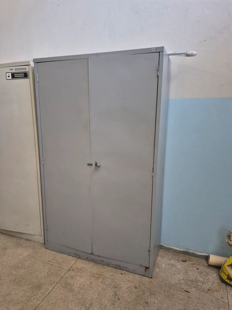 Armário de aço com duas portas e 8 prateleiras 1,20 largura X 2,0 altura X 0,47 profund. - Foto 2
