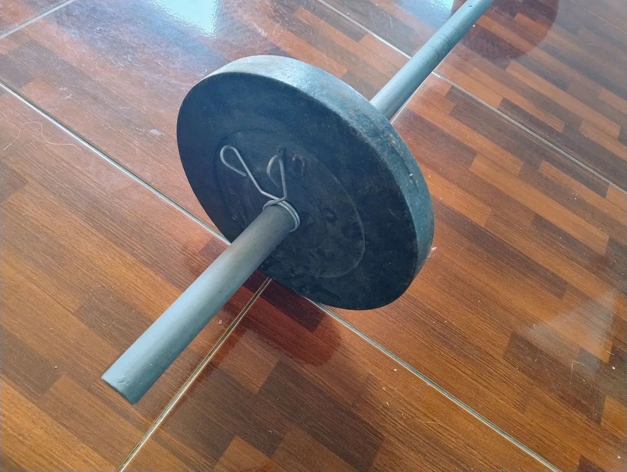 02 HALTERES 10KG + BARRA - Foto 2