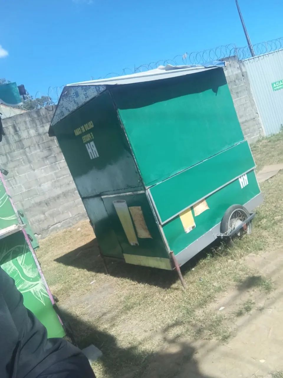 Vende-se trailer