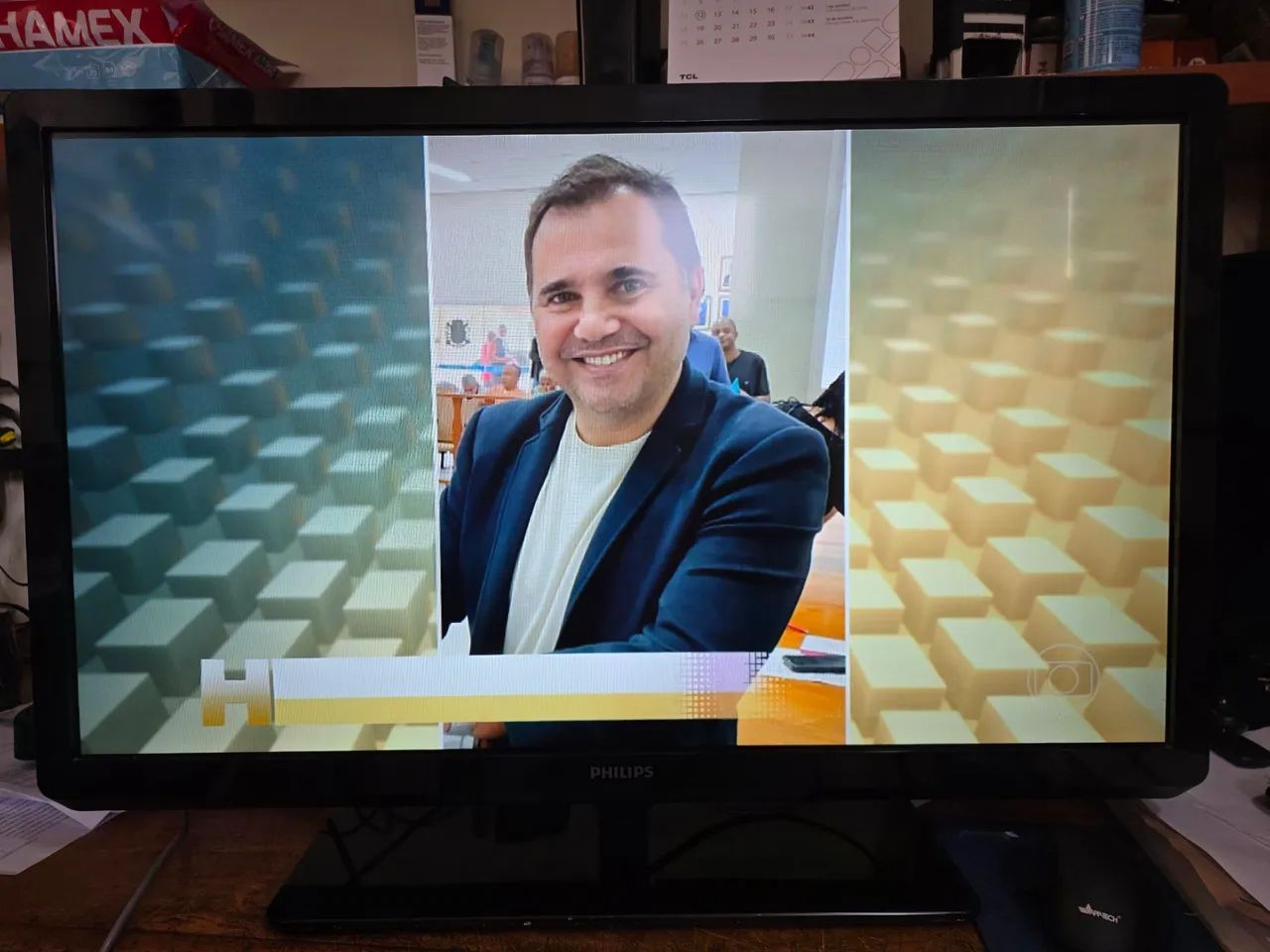 TV Philips Digital 32" e controle - Foto 4