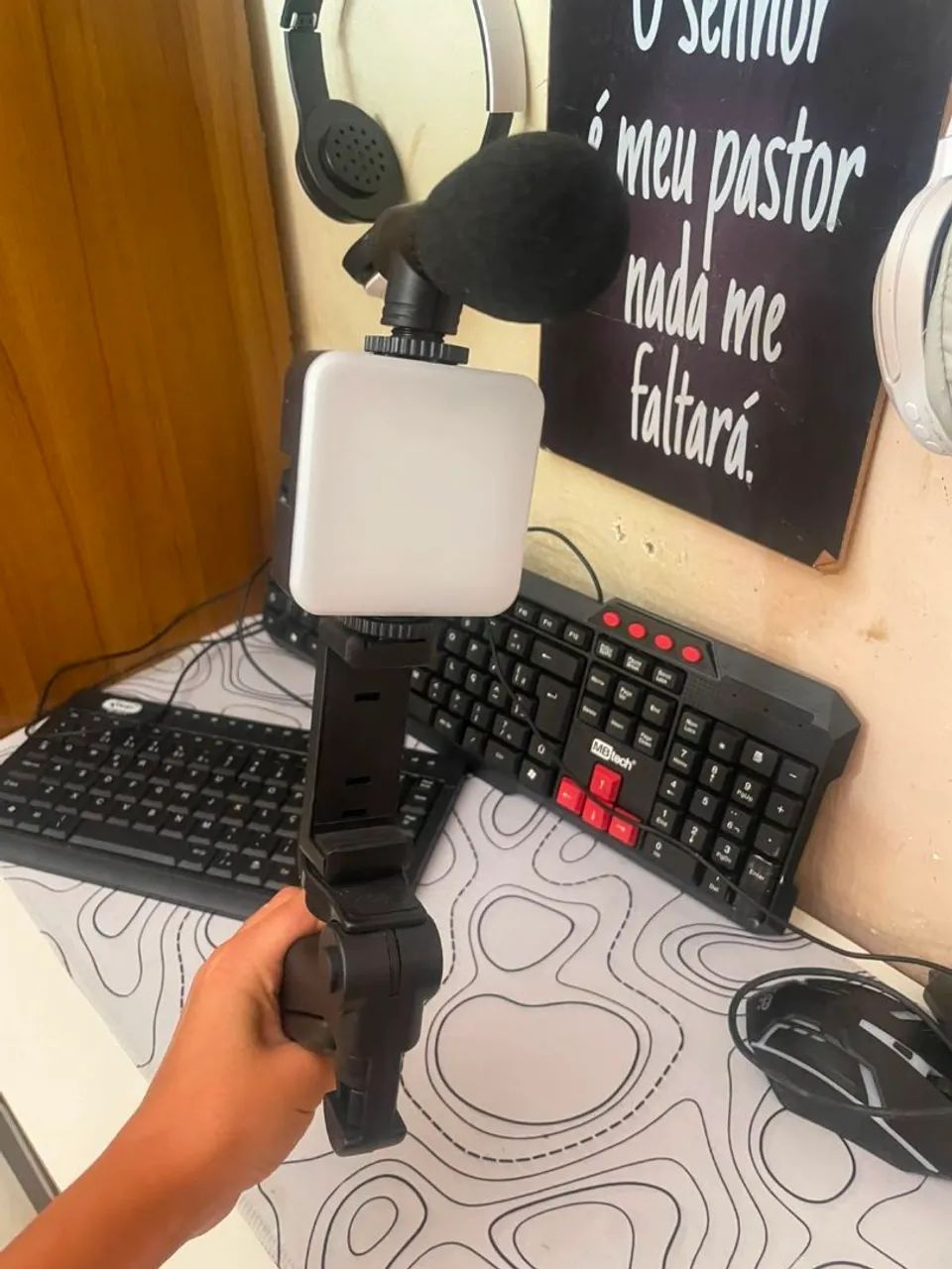 Bastão de gravar com ring light e microfone inclusos - Foto 4
