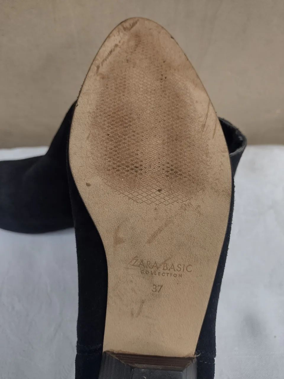 Par de Botas de camurça Zara femininas cor preta - Foto 5