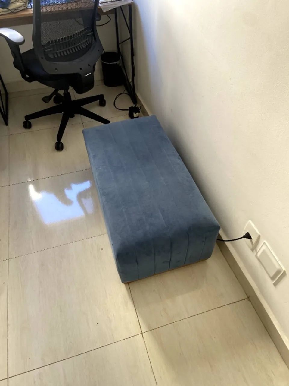 Puff / Recamier Grande em Veludo Azul - Ótimo Estado - Foto 2