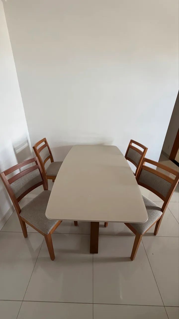 Mesa de tampo de vidro 1,60m