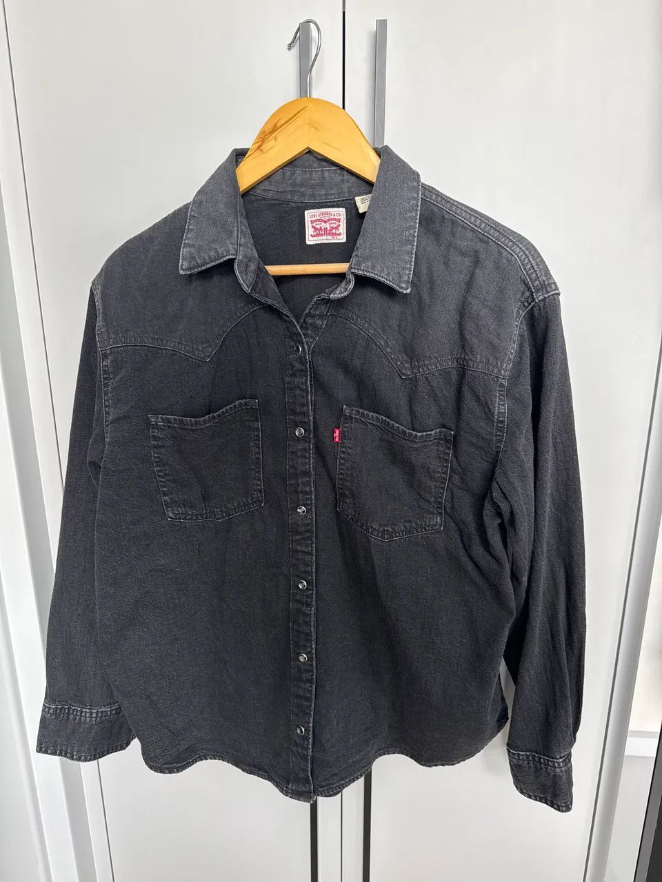 Camisa Levis preta L/G
