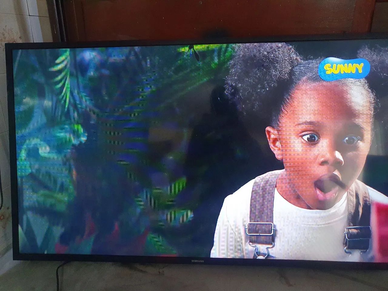 Smart Tv Samsung de 43 Polegadas BE43-TM Usada Funcionando no Estado! Com trinco. - Foto 4