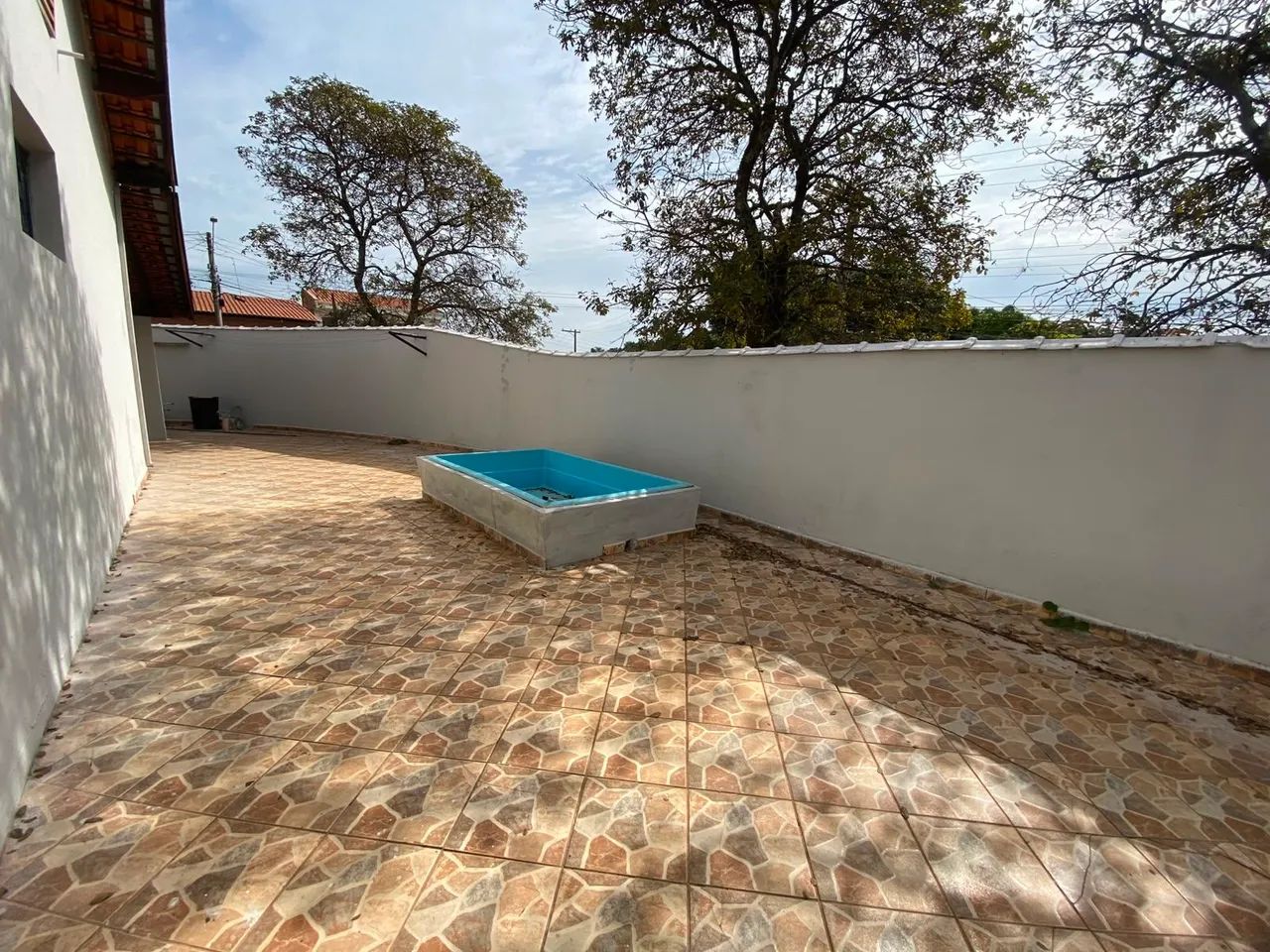 CASA COM PISCINA VENDE OU TROCA  - Foto 3