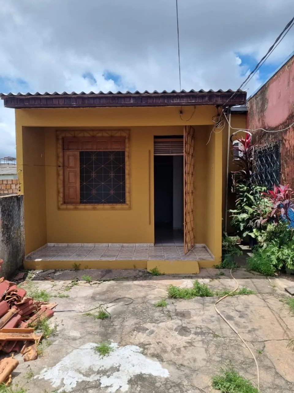 Alugo casa de 1 quarto bem localizada