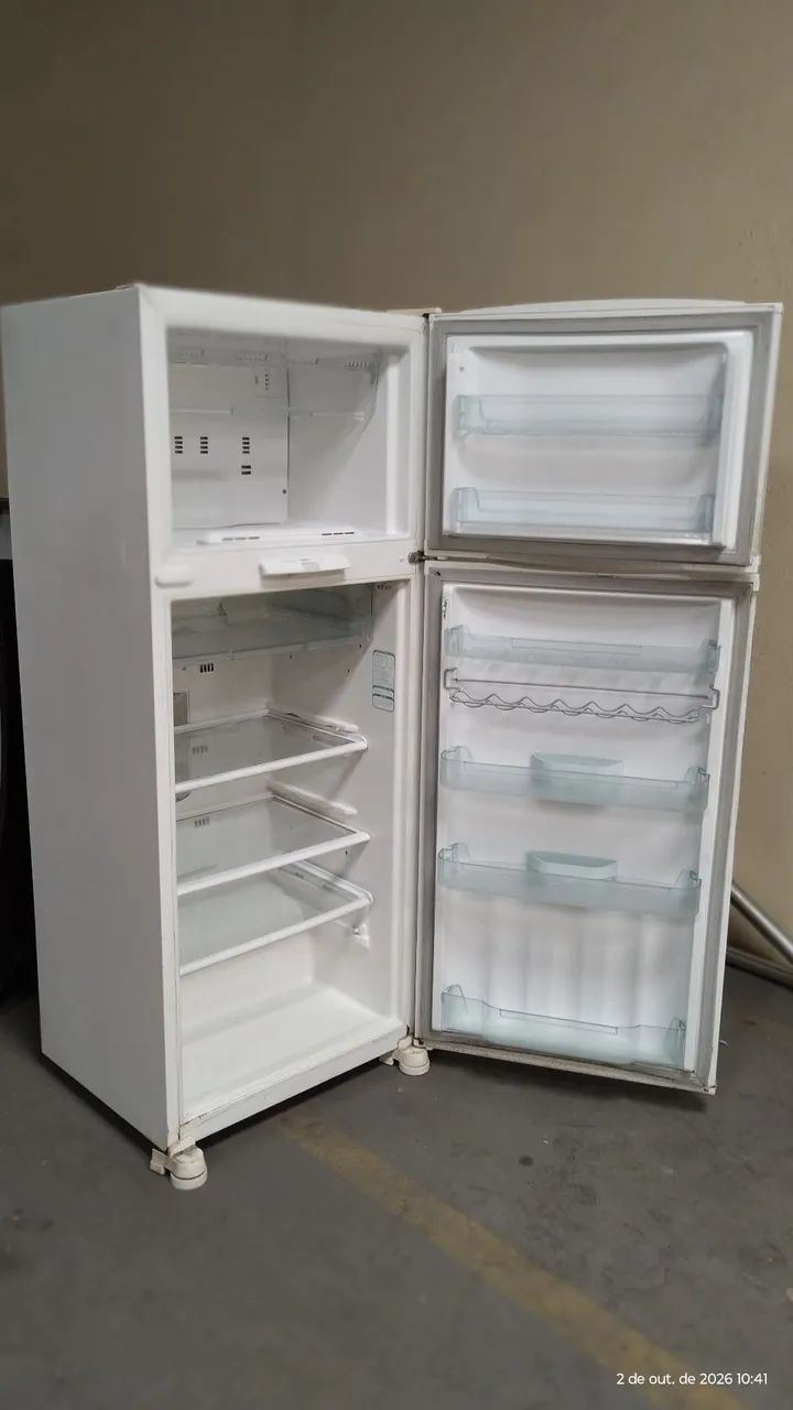 Vendo geladeira Consul bem conservada funcionando perfeitamente 