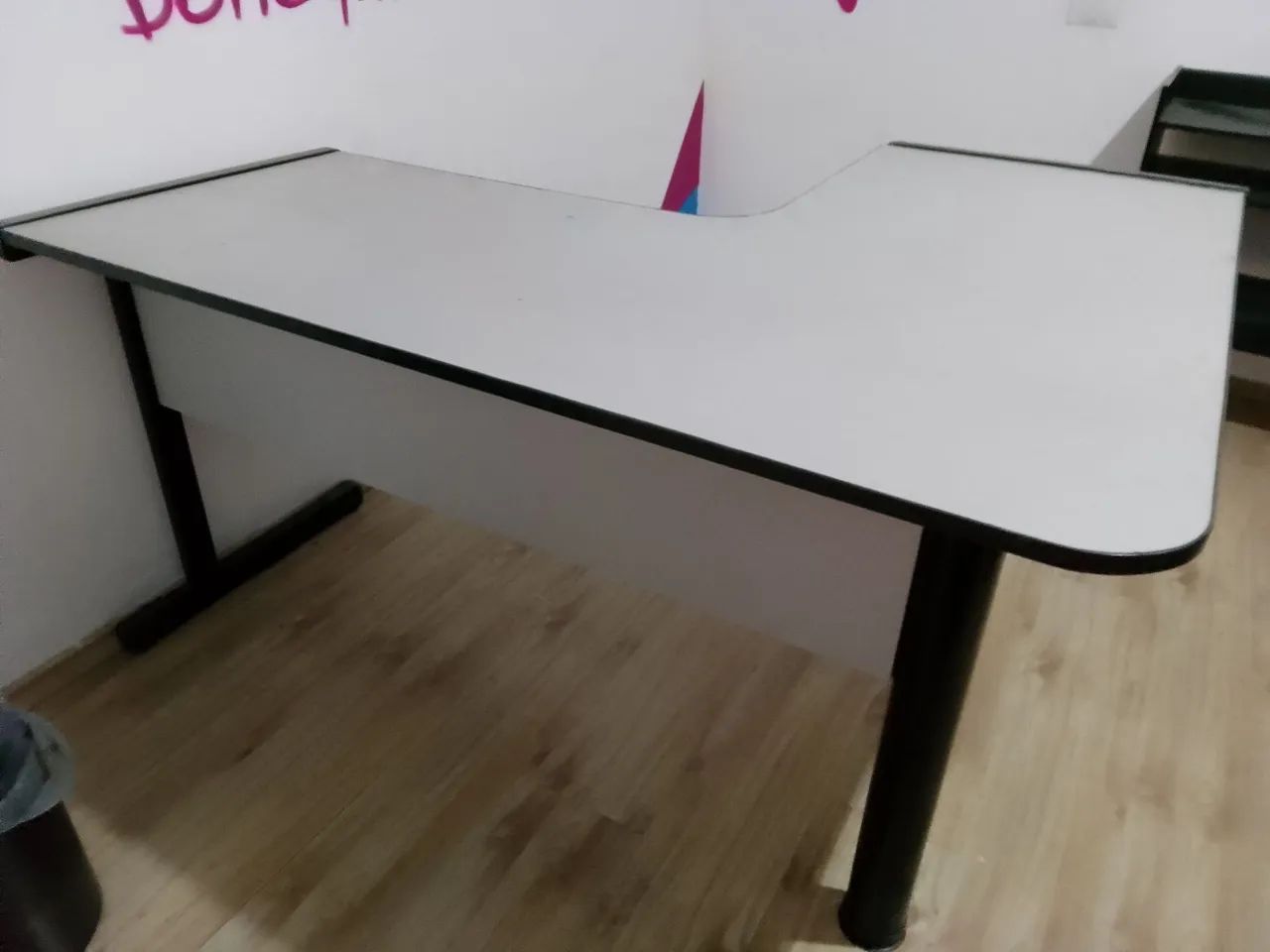 Vendo 2 Mesas de escritório montadas 