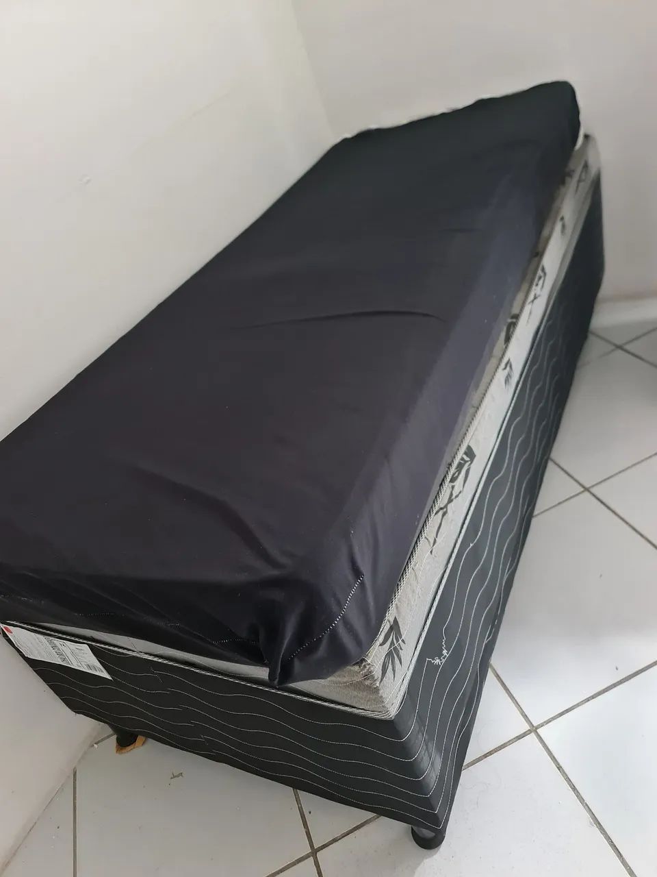 Cama Box solteiro com colchão 
