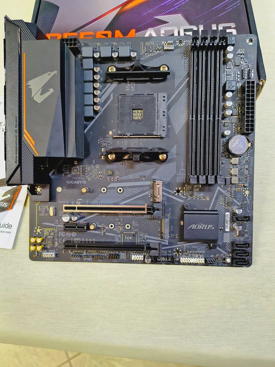 GIGABYTE B550M AORUS ELITE - Foto 2