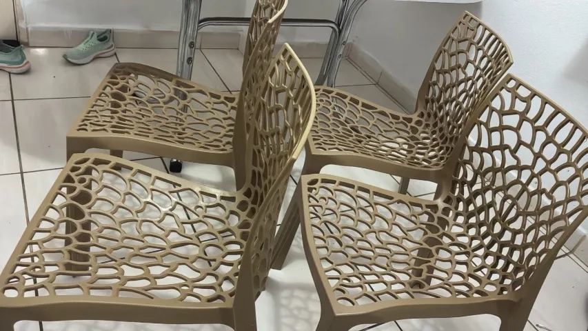 Mesa com quatro cadeiras  - Foto 4