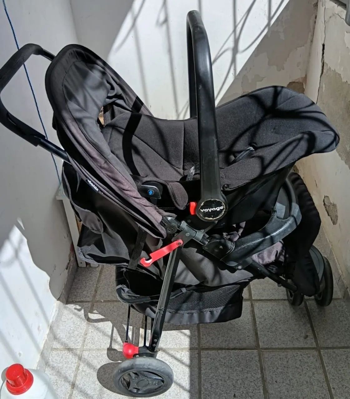 Carrinho e bebê conforto em ótima condição  - Foto 2