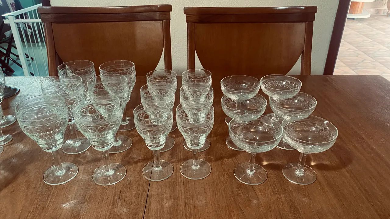 Conjunto de taças finas trabalhadas . - Foto 4
