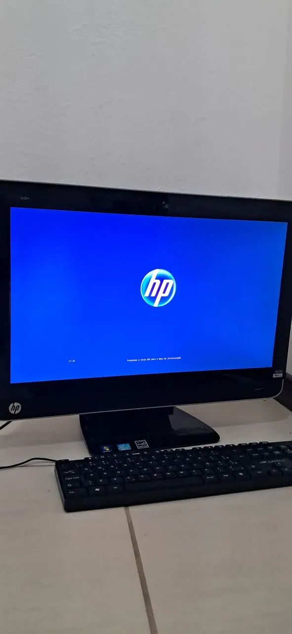 Computador HP Omni220 PC em bom estado -- Com teclado incluso