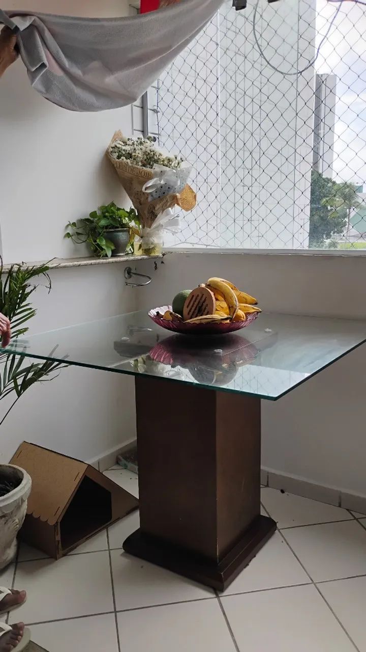 Mesa Jantar quadrada tampo de vidro. 