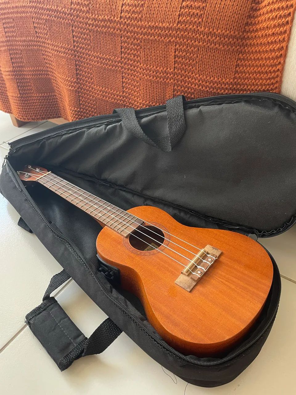 Ukulele Shelby SU23M