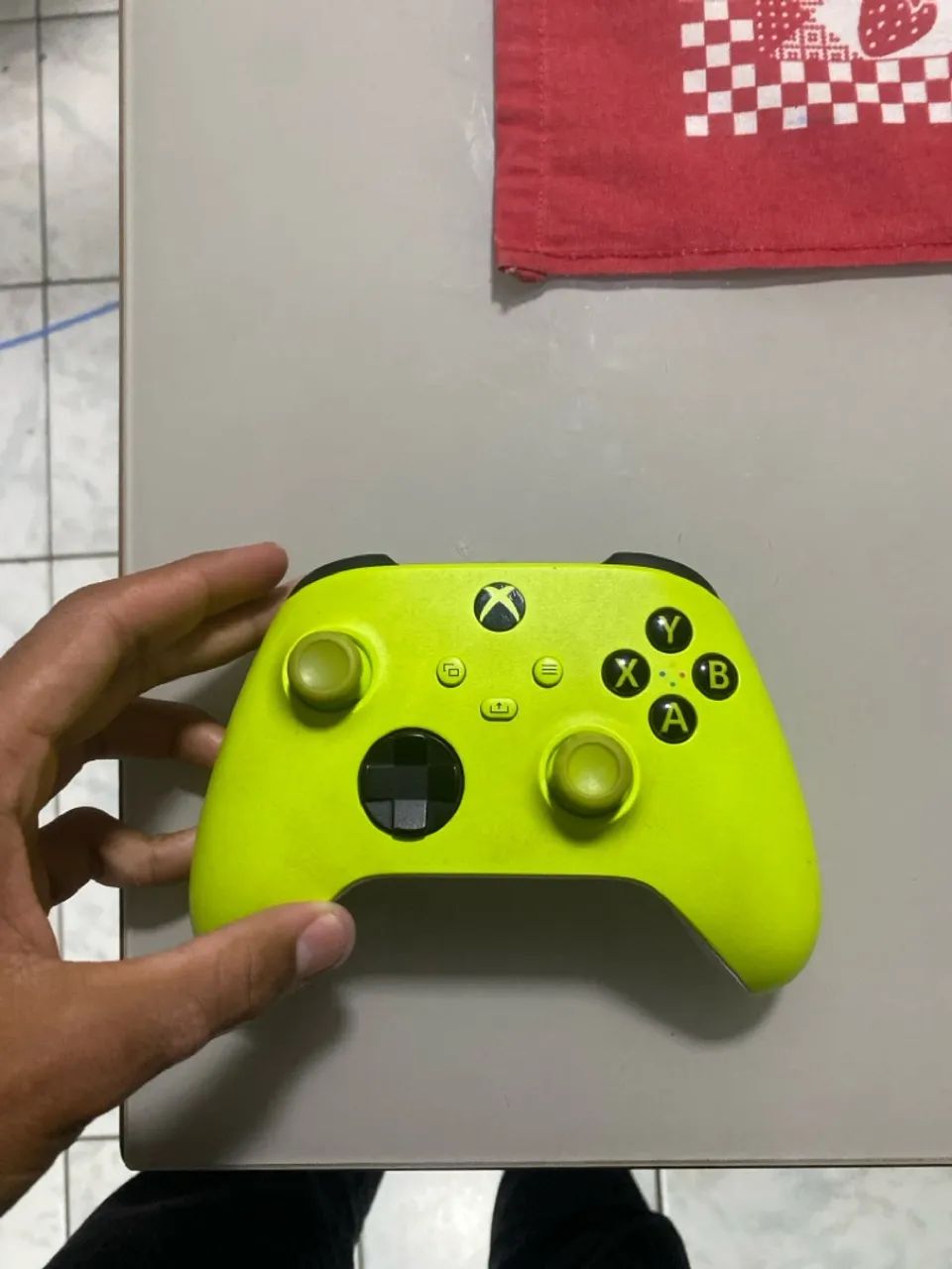 Controle Xbox one verde e branco  - Foto 2
