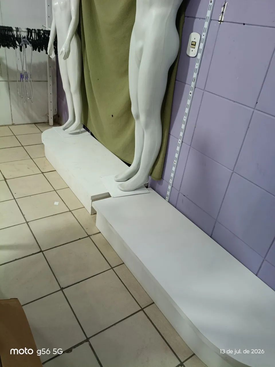 Armário MDF Para Loja com provador e cabideiro - Foto 4