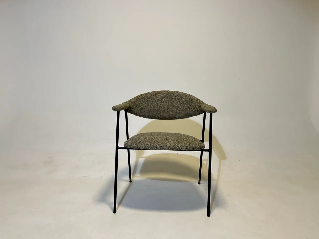 OM 04 Chair