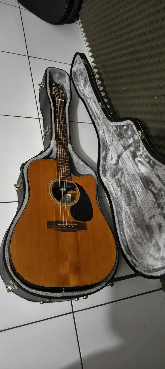 Violão Takamine Tampo sólido com case