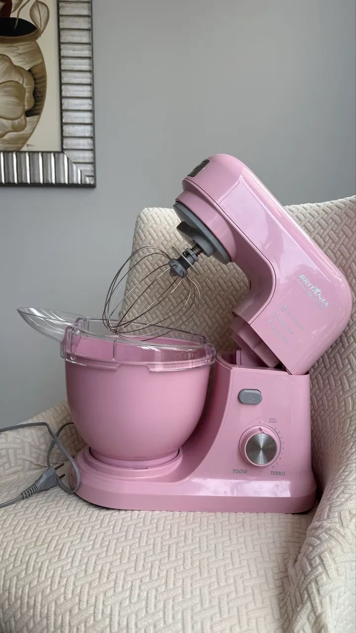 Batedeira Planetária Britânia BBP700 Rosa 700W