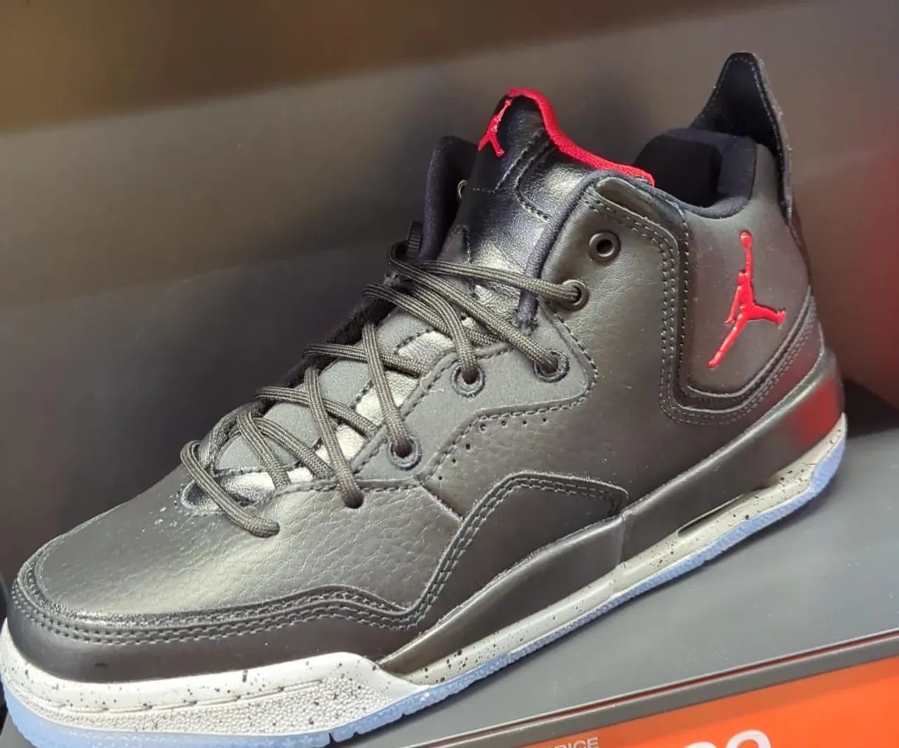 Tênis original NIKE air jordan número 35 preto - Foto 4