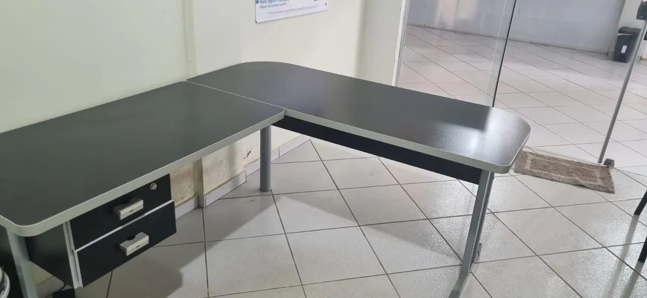 Mesa de Escritório em MDF Preta - Seminova - Foto 3