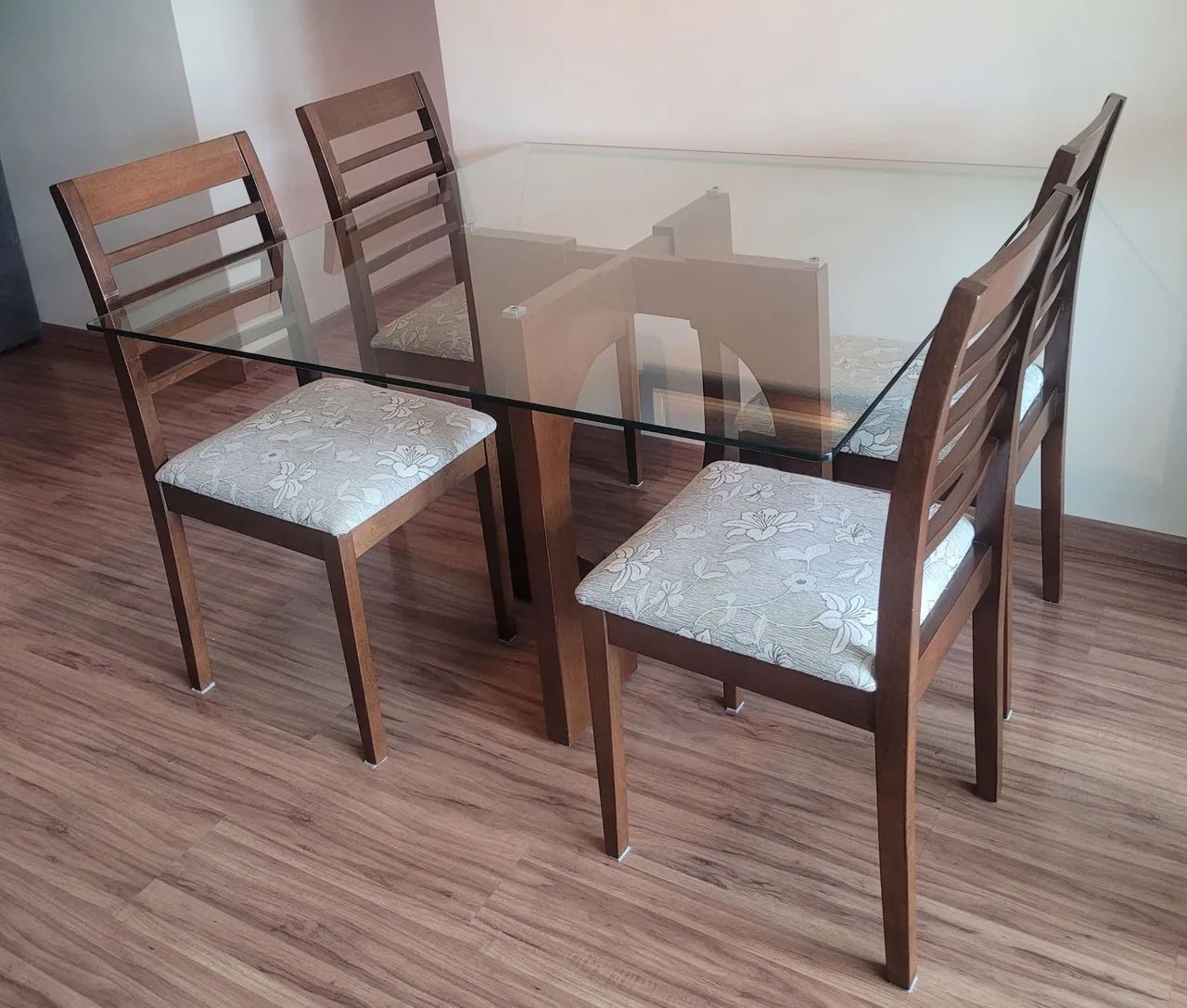 Mesa de jantar de vidro 