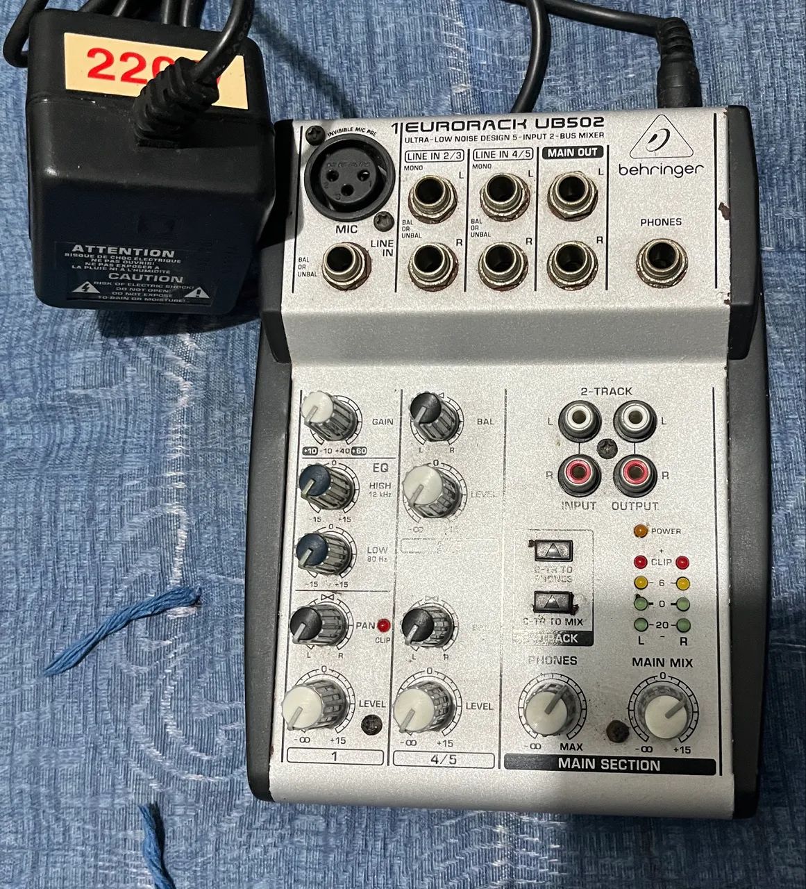 Mesa de som Behringer Eurorack UB502 - Foto 3