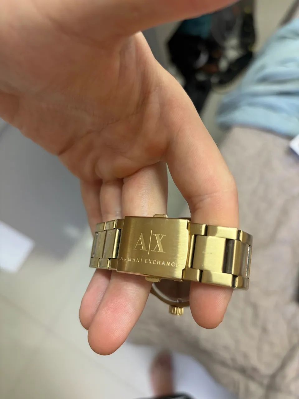 Relógio Armani Exchange dourado. - Foto 3