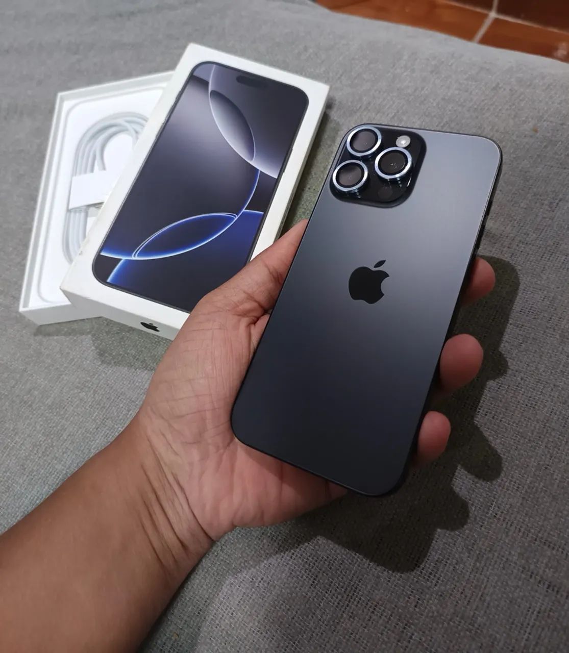 iPhone 16 Pro Max Black Titanium - Foto 2